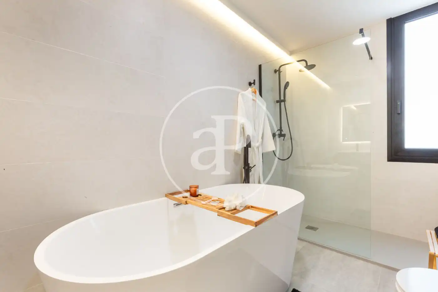 Baño de Piso en venta en Valencia con Aire acondicionado, Calefacción y Amueblado