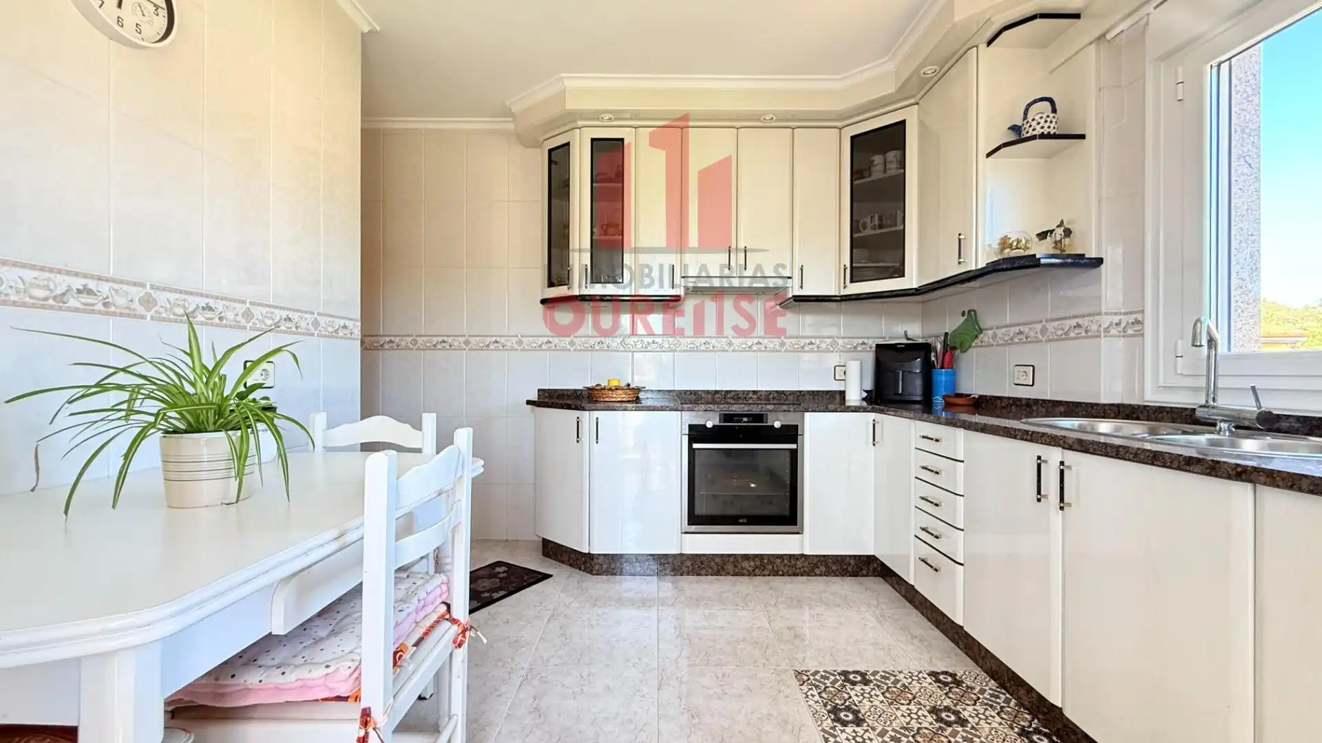 Cocina de Casa o chalet en venta en Ourense Capital  con Jardín privado, Terraza y Trastero