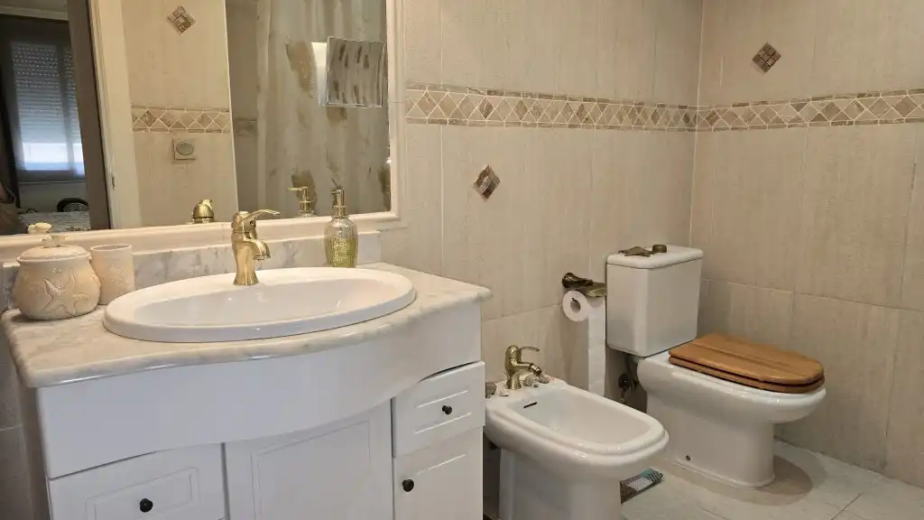 Badezimmer von Wohnung zum Verkauf in Valencia mit Klimaanlage, Möbliert und Ofen