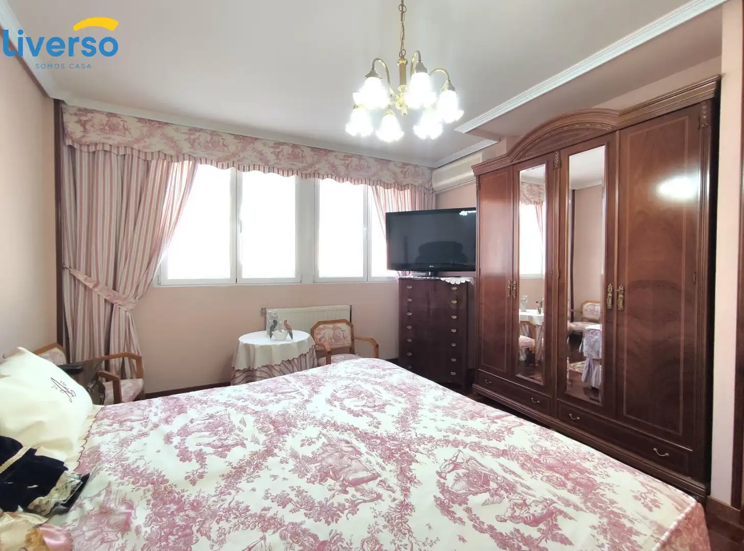 Dormitori de Casa adosada en venda en Alfoz de Quintanadueñas amb Calefacció, Parquet i Terrassa