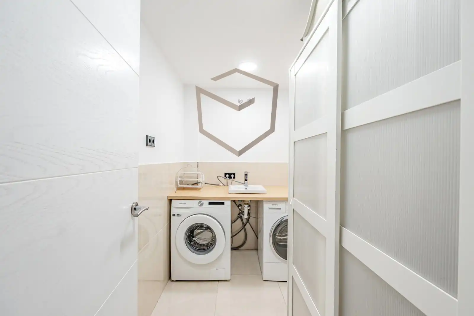 Badezimmer von Einfamilien-Reihenhaus zum Verkauf in Pozuelo de Alarcón mit Klimaanlage, Heizung und Terrasse