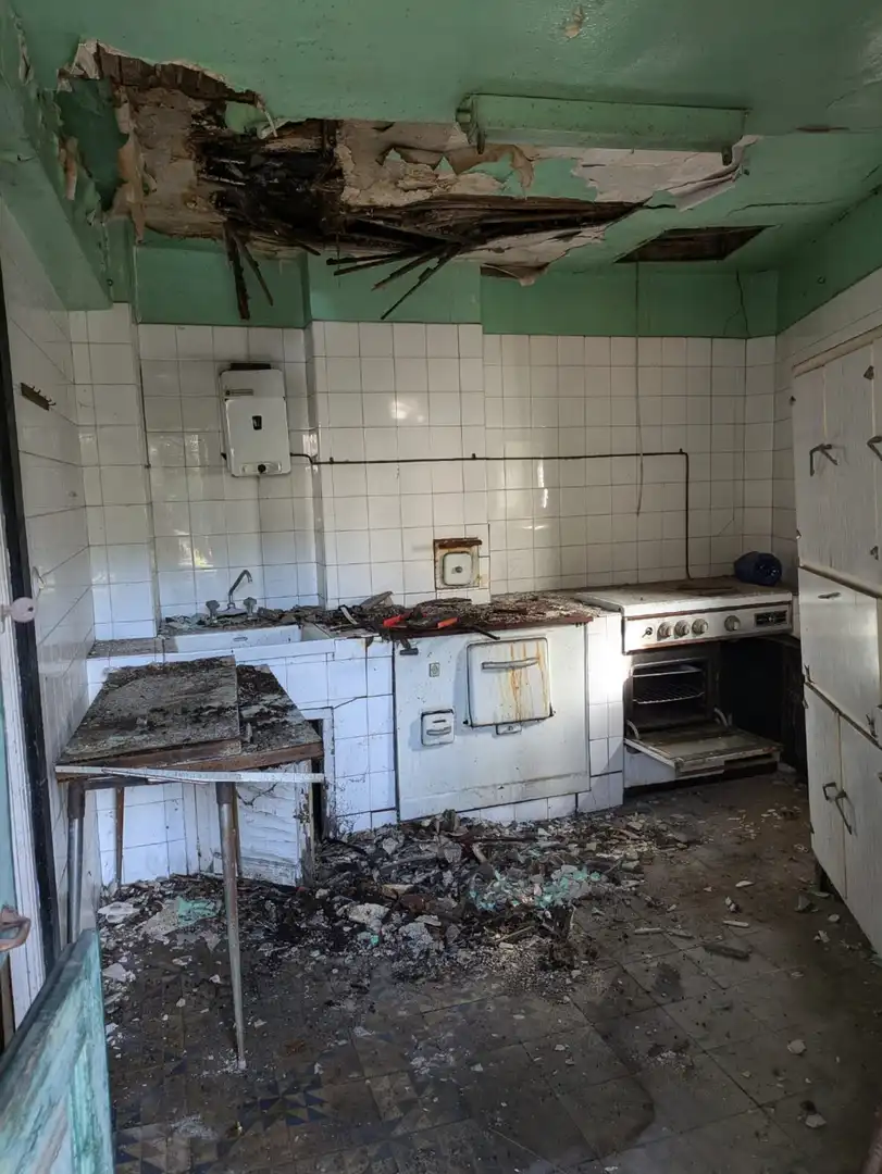 Küche von Einfamilien-Reihenhaus zum Verkauf in Los Corrales de Buelna  mit Privatgarten
