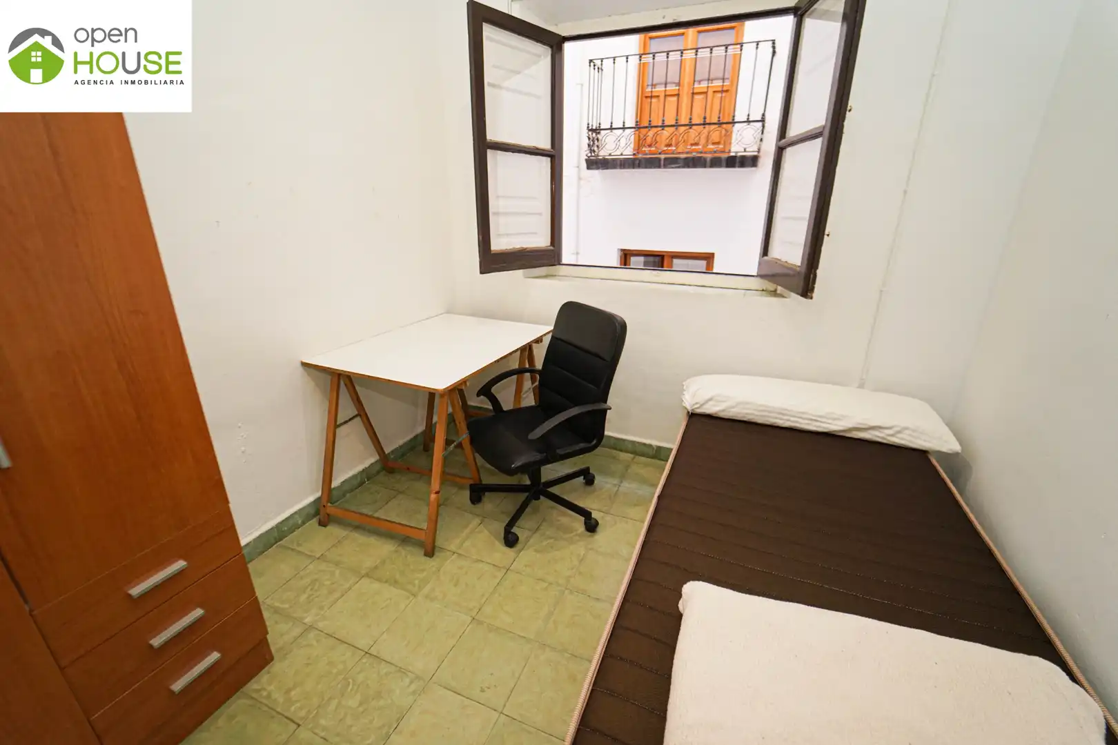 Bedroom of Flat for rent in Granada  with Furnished, Washing machine and Microwave