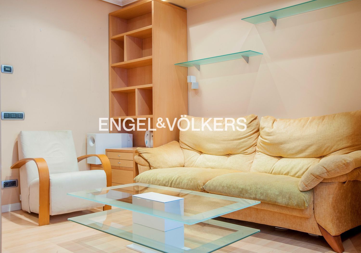 Sala d'estar de Apartament en venda en  Madrid Capital amb Aire condicionat i Calefacció