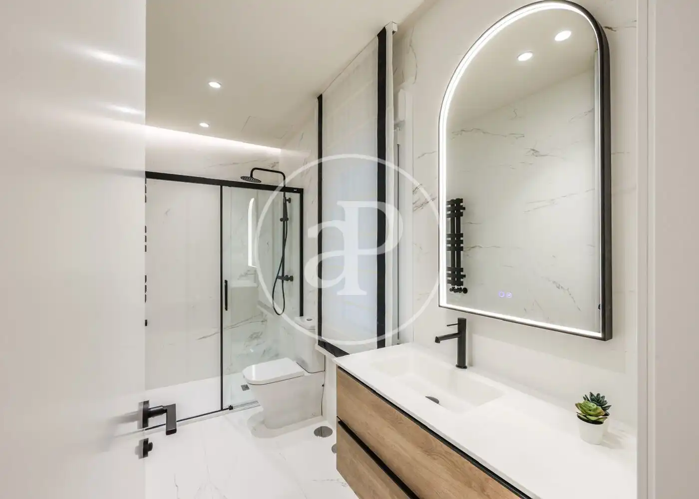 Badezimmer von Wohnung zum Verkauf in Madrid mit Klimaanlage, Heizung und Möbliert