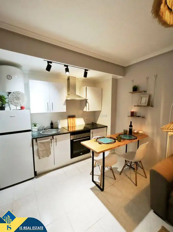 Küche von Wohnung zum Verkauf in Torrevieja mit Klimaanlage, Heizung und Terrasse