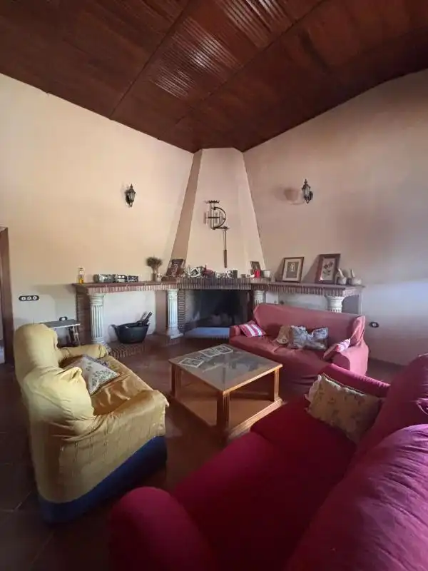 Sala d'estar de Finca rústica en venda en El Saucejo amb Aire condicionat, Calefacció i Moblat
