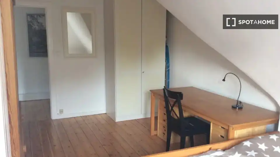 Habitación de Apartamento para compartir en Tamarite de Litera con Aire acondicionado, Terraza y Amueblado