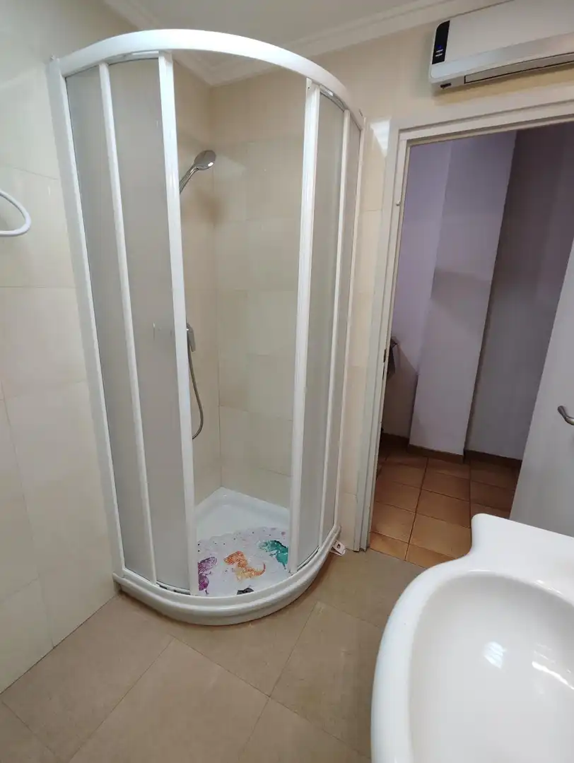 Badezimmer von Wohnung zur Miete in Valencia mit Klimaanlage, Heizung und Möbliert