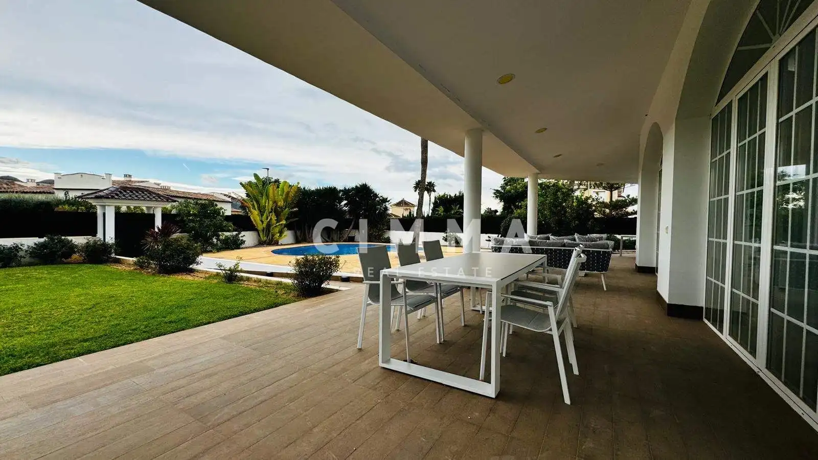 Chalet con piscina en venta en Calle Tenerife