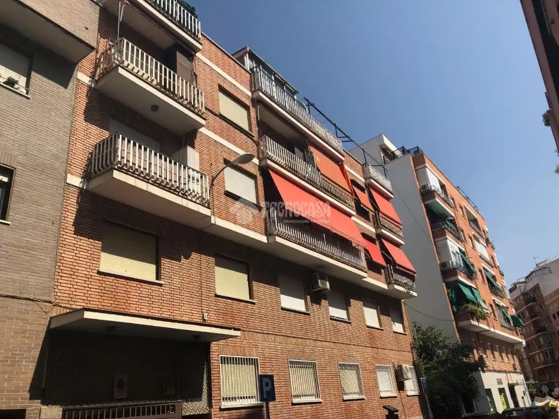 Vista exterior de Piso en venta en Madrid con Terraza