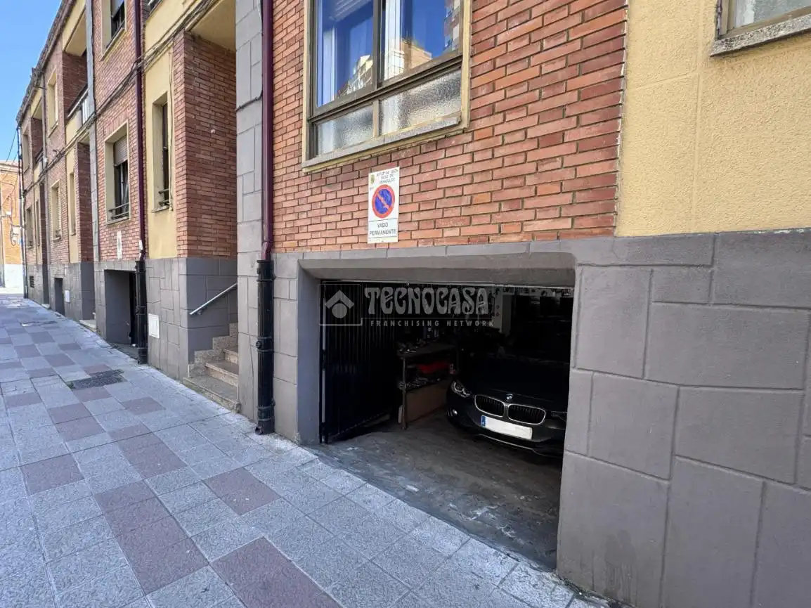 Parking of Detached homes for sale in León Capital   with Heating and Parquet flooring