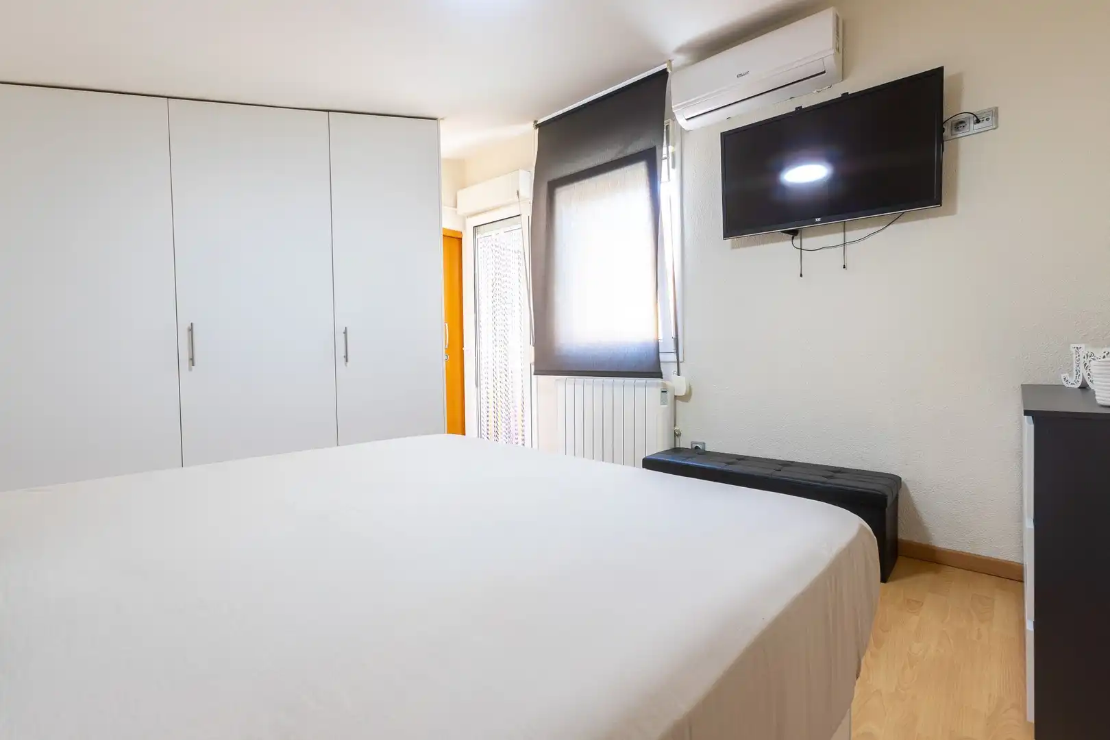 Schlafzimmer von Einfamilien-Reihenhaus zum Verkauf in Roses mit Klimaanlage, Heizung und Terrasse