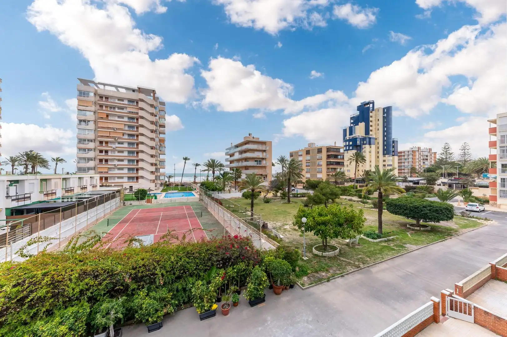 Vista exterior de Pis en venda en Alicante / Alacant amb Aire condicionat, Jardí privat i Terrassa