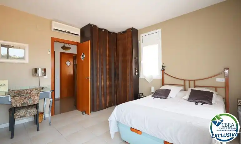 Habitación de Casa adosada en venta en Llançà con Aire acondicionado, Calefacción y Terraza