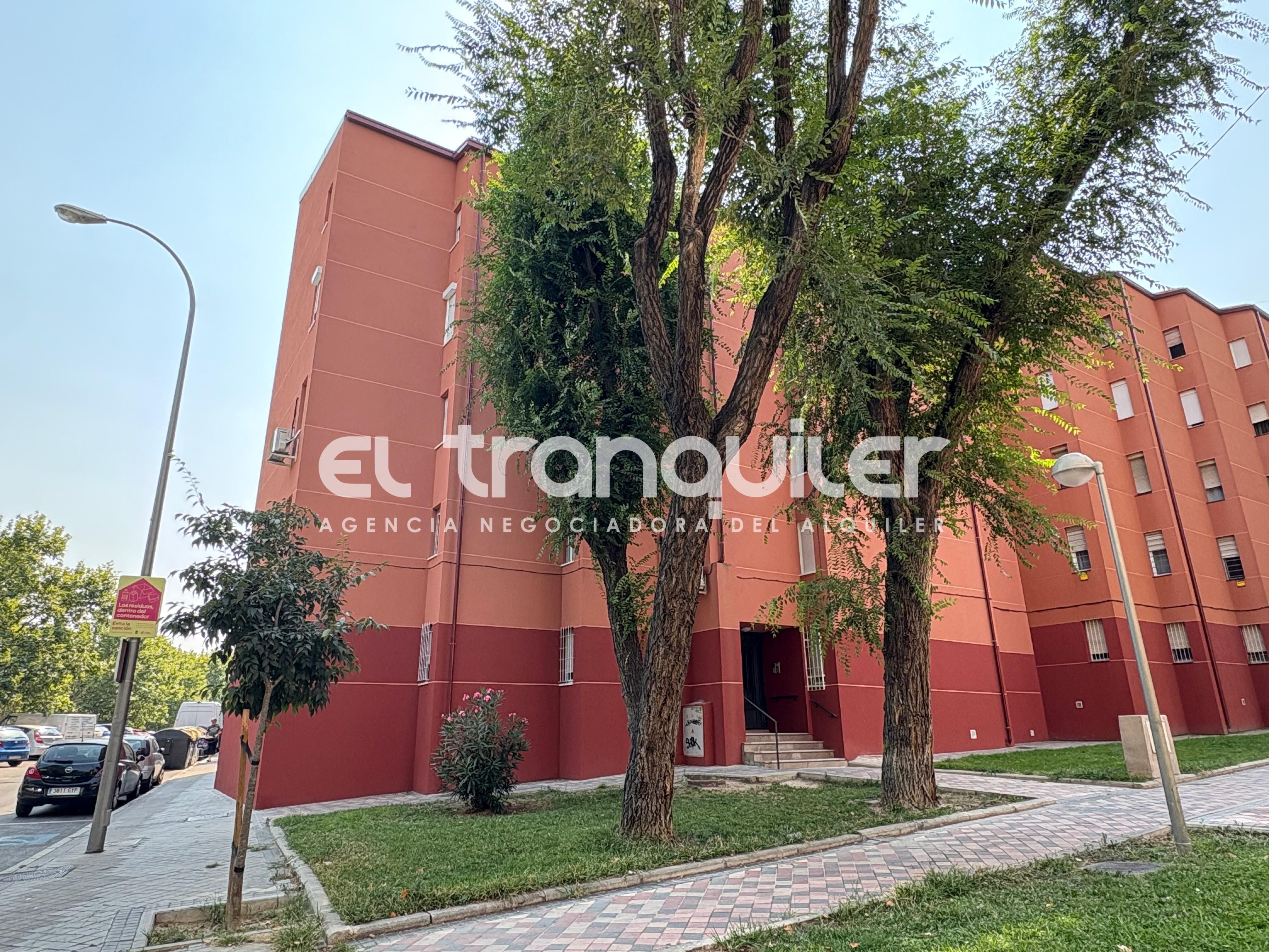 Flat for sale in Calle Tomelloso, Almendrales