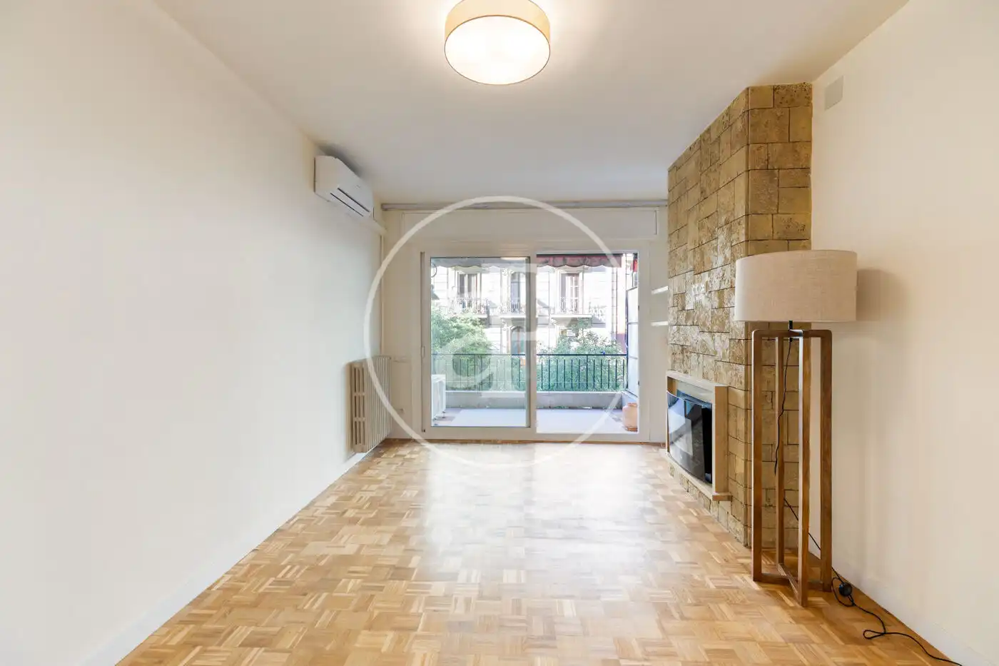 Living room of Flat for sale in  Barcelona Capital  with Air Conditioner, Heating and Terrace