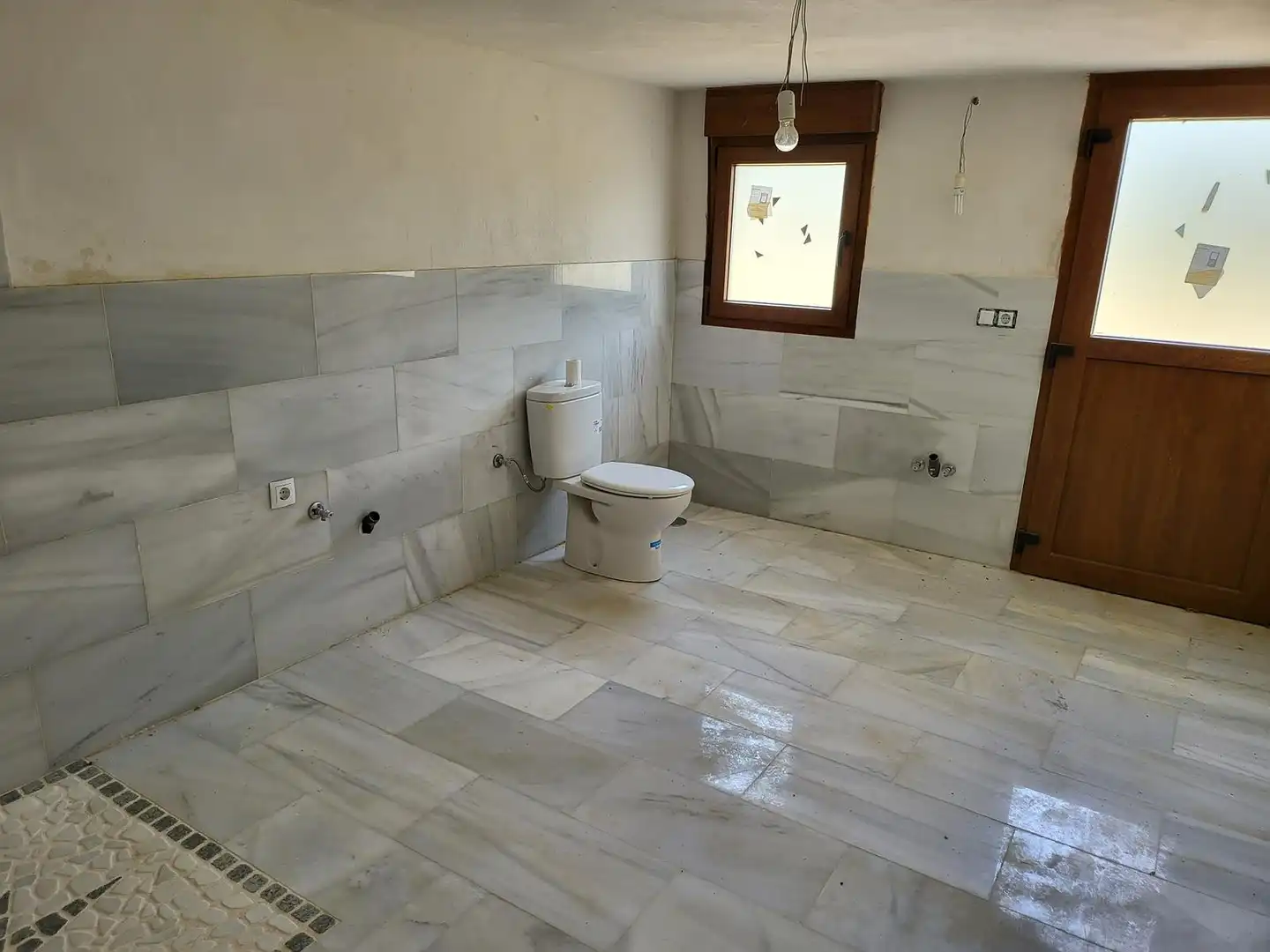 Bathroom of Houses for sale in Genalguacil  with Private garden, Terrace and Storage room