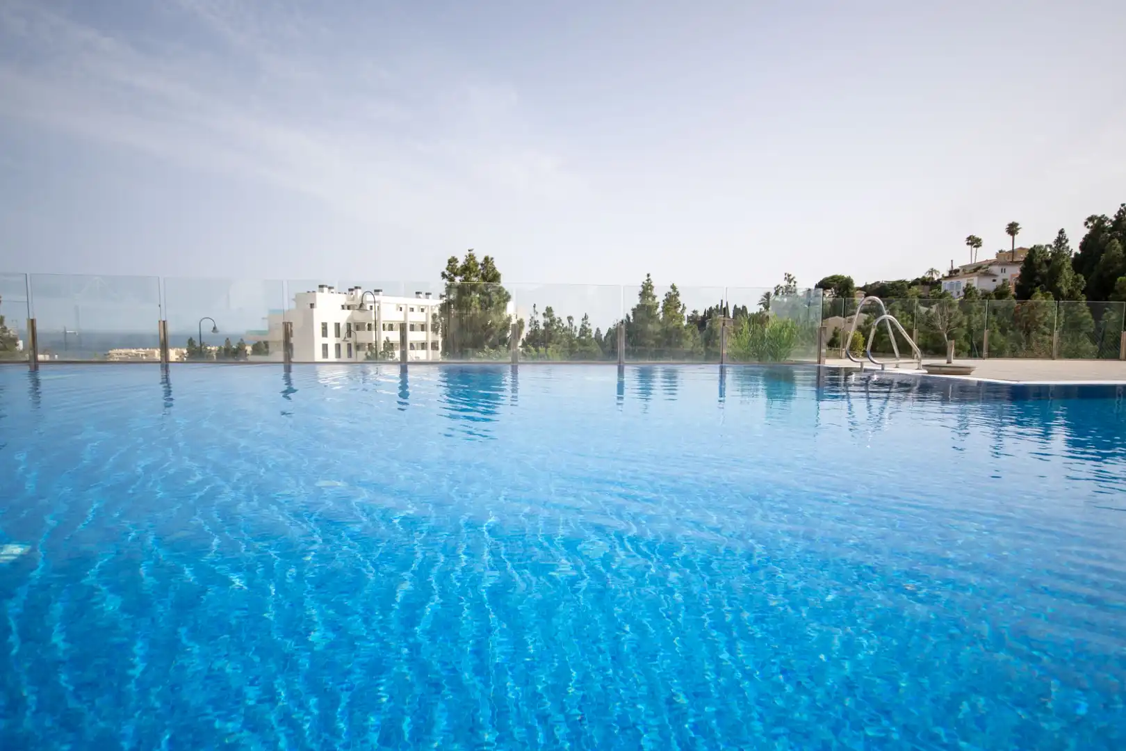 Piscina de Piso en venta en Mijas con Aire acondicionado, Jardín privado y Terraza