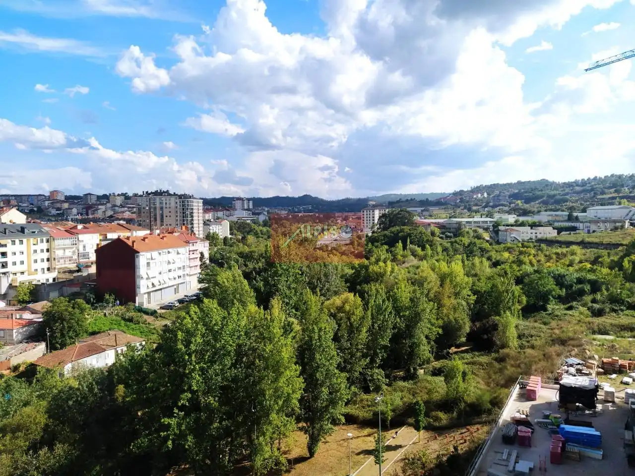 Vista exterior de Estudi en venda en Ourense Capital  amb Calefacció i Balcó