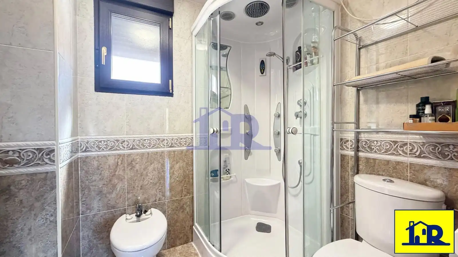 Baño de Dúplex en venta en Cuenca con Calefacción, Trastero y Amueblado