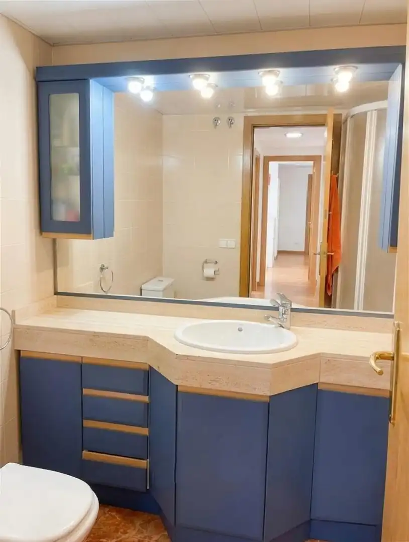 Bathroom of Flat for sale in L'Hospitalet de Llobregat  with Heating, Terrace and Storage room