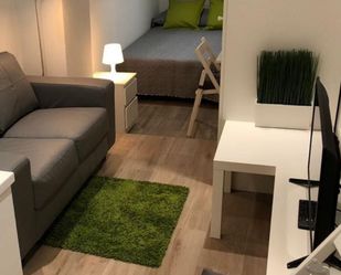 Sala d'estar de Pis en venda en  Madrid Capital amb Aire condicionat, Calefacció i Moblat