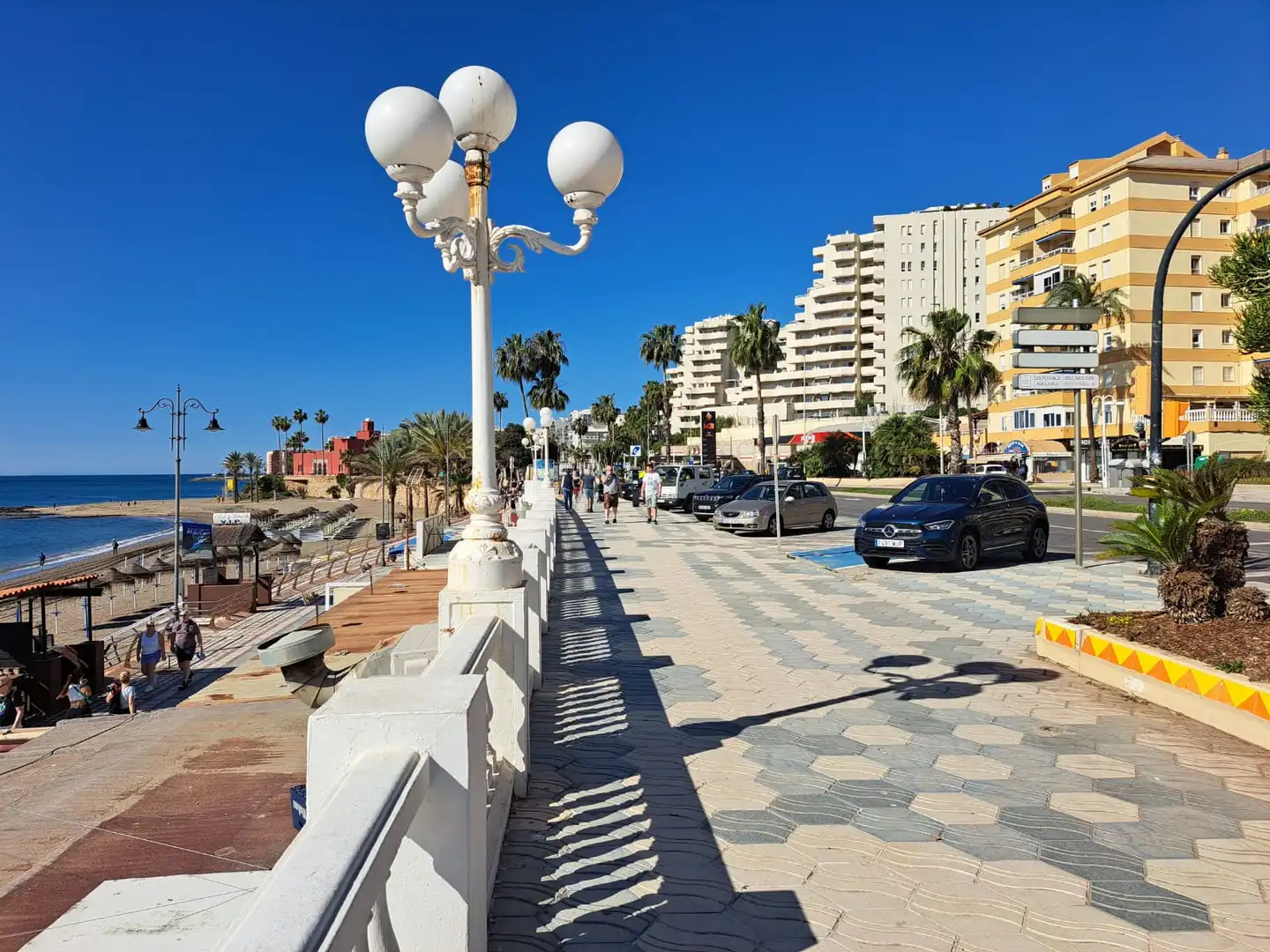 Vista exterior de Planta baja en venta en Benalmádena con Amueblado y Piscina comunitaria