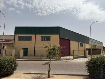 Industrial building to rent in Valmojado
