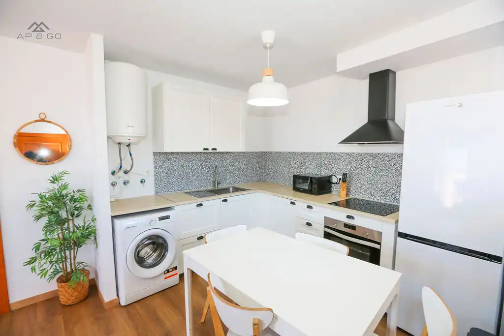 Cuina de Àtic de lloguer en Almuñécar amb Aire condicionat, Terrassa i Moblat