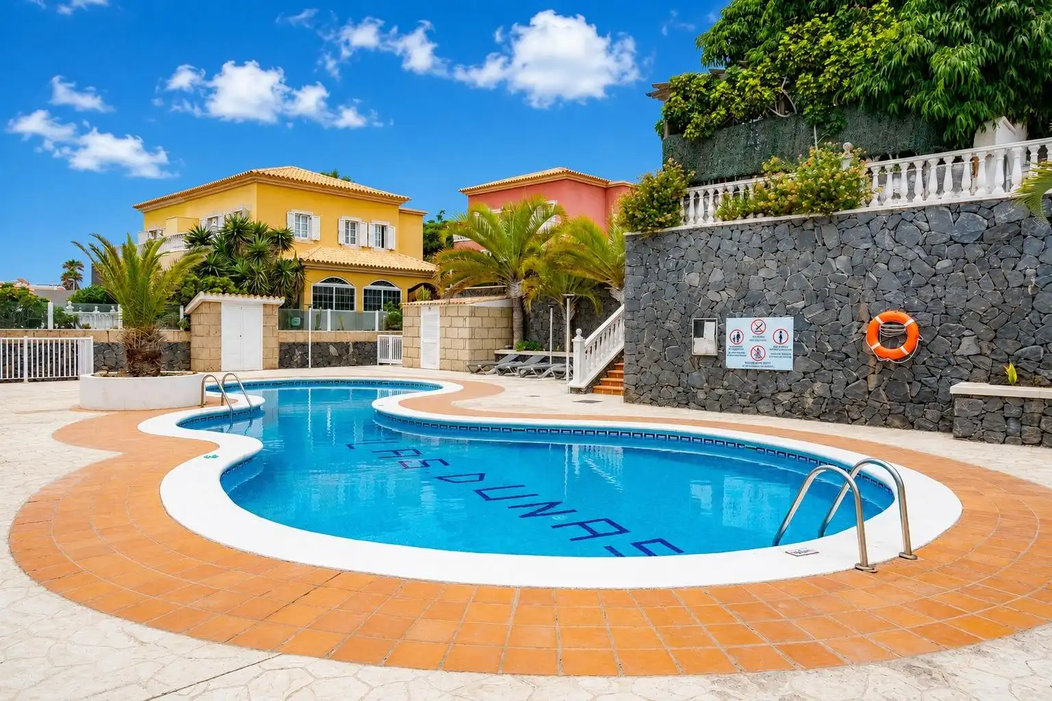 Piscina de Casa adosada de alquiler en Granadilla de Abona con Jardín privado, Terraza y Balcón
