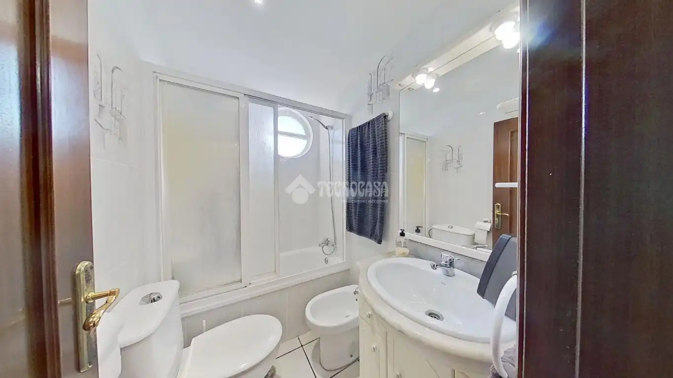 Bathroom of Flat for sale in Badia del Vallès  with Air Conditioner, Storage room and Balcony