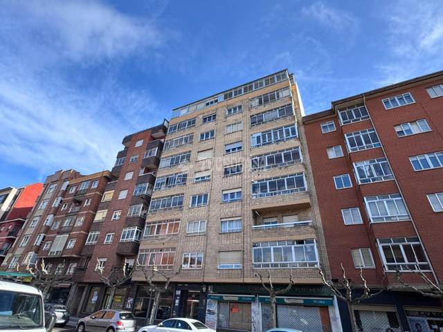Piso en Venta en Av. de Mariano Andrés en Las Ventas