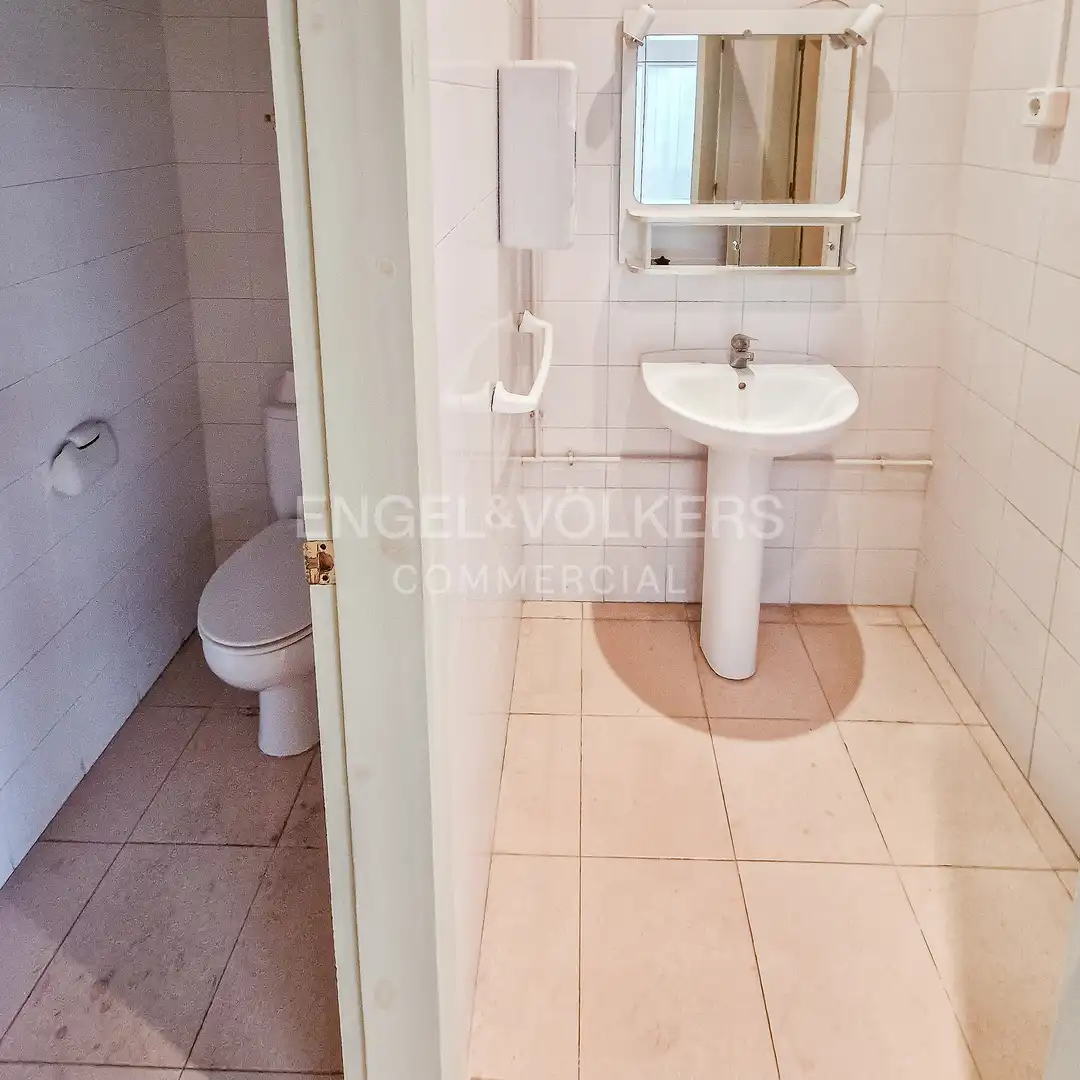 Baño de Nave industrial de alquiler en Sant Boi de Llobregat