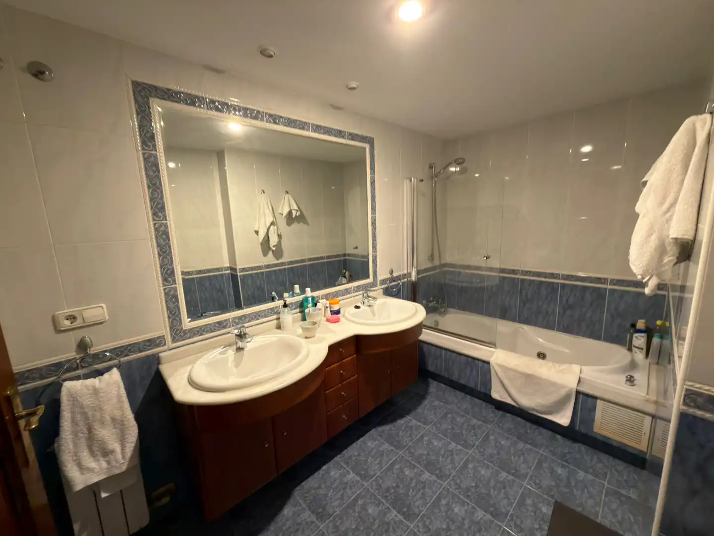 Baño de Piso en venta en Pontevedra Capital  con Calefacción, Parquet y Trastero