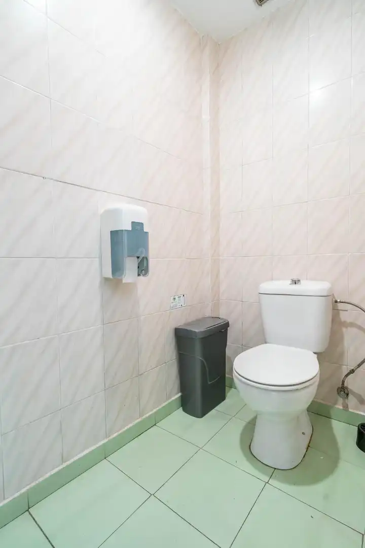 Baño de Local en venta en Gijón  con Amueblado