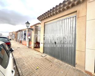 Vista exterior de Casa adosada en venda en Consuegra amb Calefacció