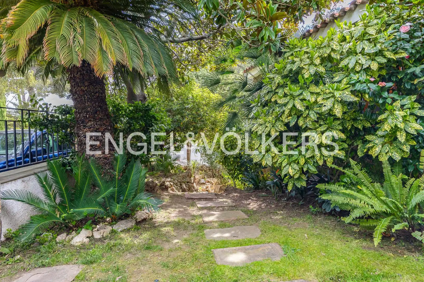 Jardí de Casa o xalet en venda en Cerdanyola del Vallès amb Calefacció, Jardí privat i Parquet