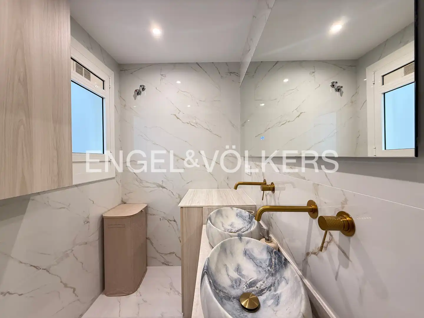 Bathroom of Flat for rent in Barcelona  with Air Conditioner, Heating and Parquet flooring