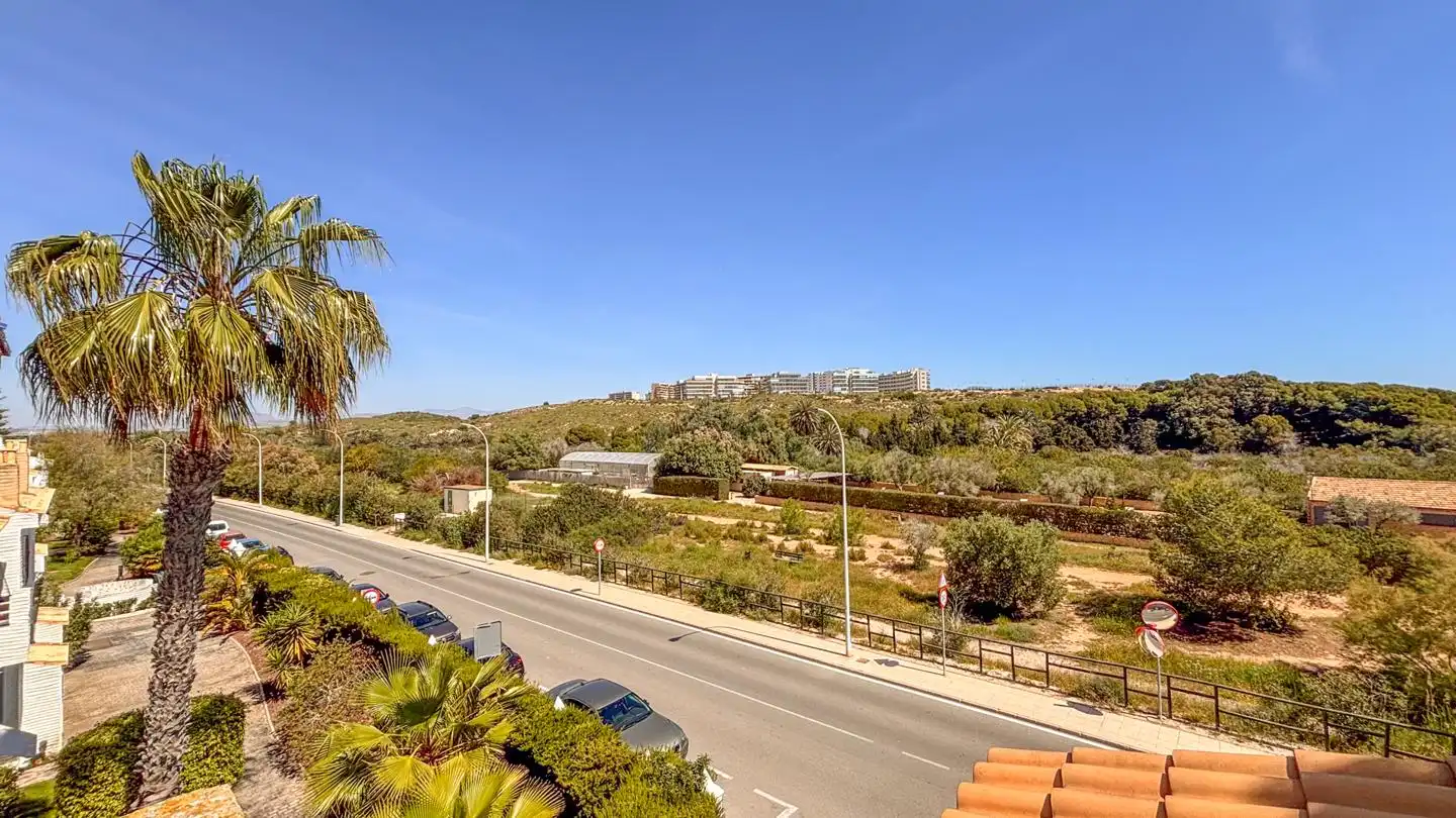 Vista exterior de Casa adosada en venda en Santa Pola amb Aire condicionat, Jardí privat i Terrassa
