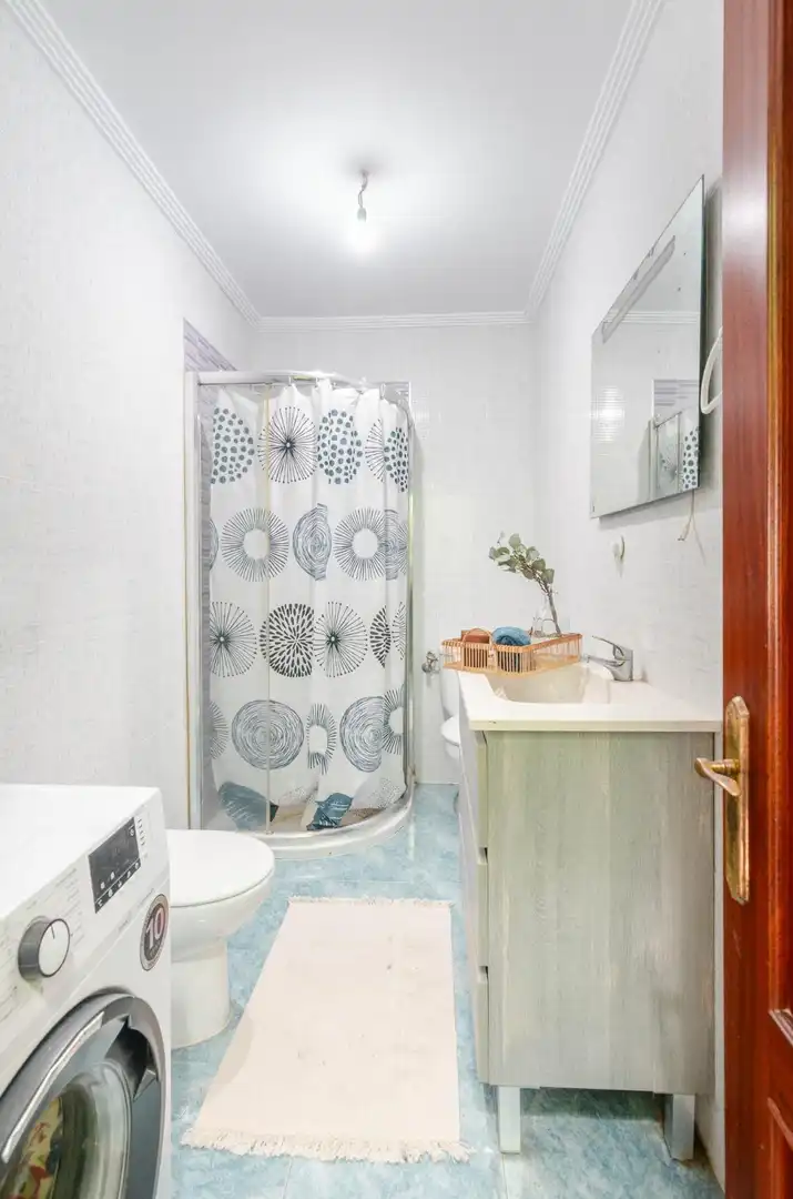 Baño de Piso en venta en Oviedo  con Calefacción y Trastero