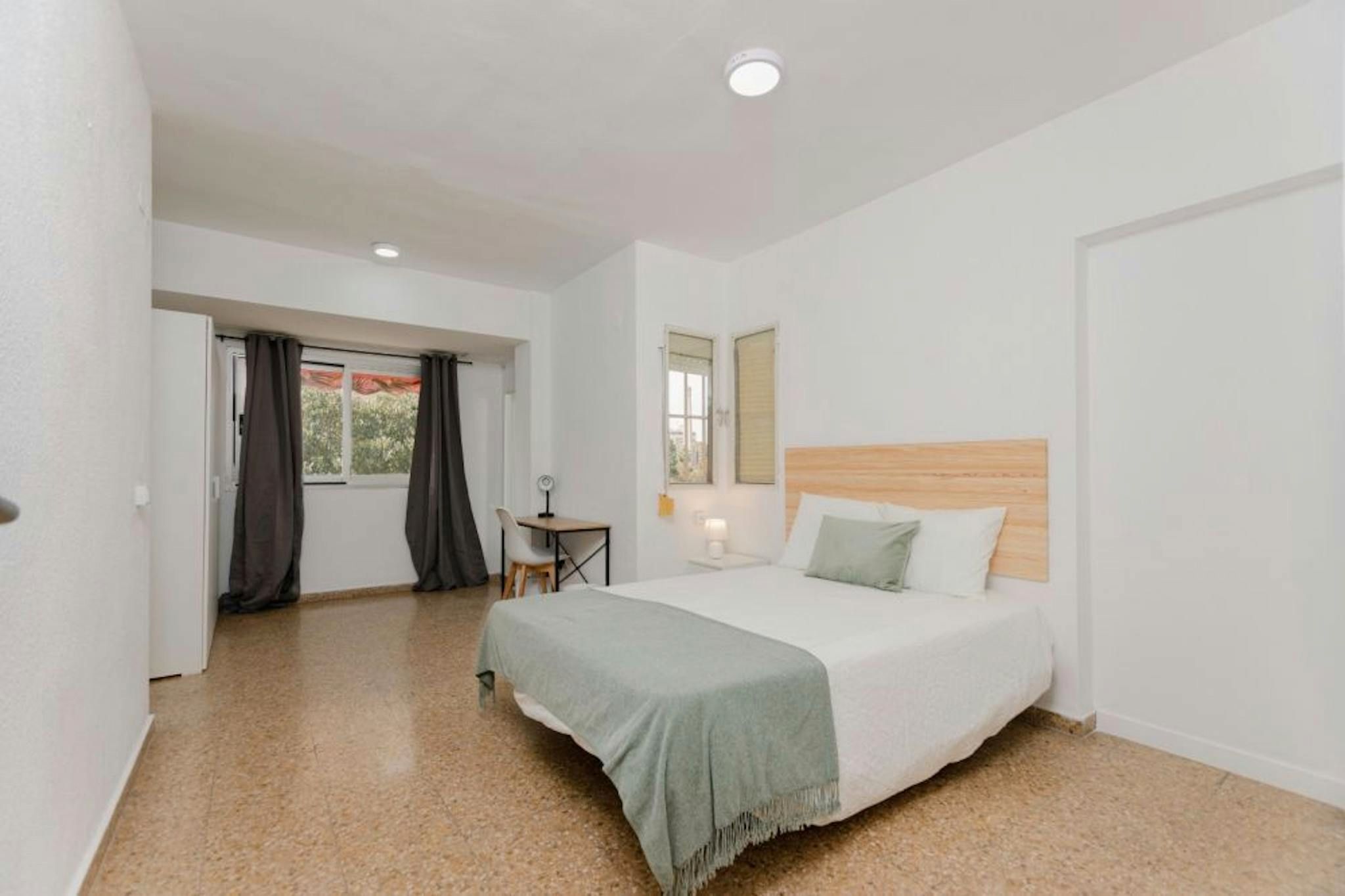 Bedroom of Flat for share in  Valencia Capital  with Air Conditioner, Furnished and Washing machine