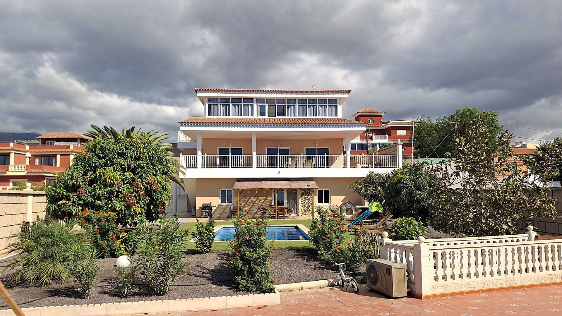 Vista exterior de Casa o chalet en venta en Arona con Aire acondicionado, Jardín privado y Terraza