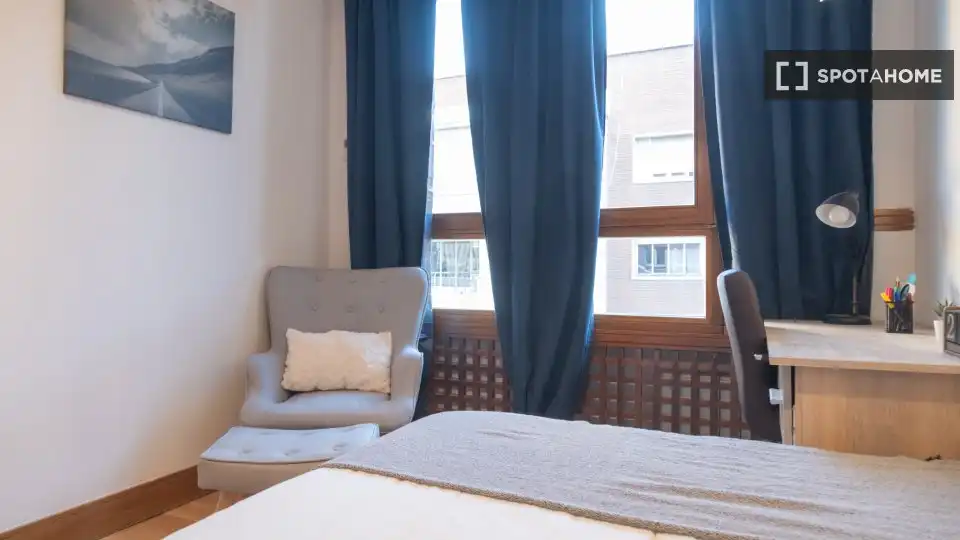 Bedroom of Flat for rent in Madrid  with Air Conditioner, Heating and Furnished