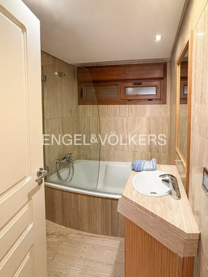 Baño de Casa adosada en venta en Las Rozas de Madrid con Aire acondicionado, Calefacción y Jardín privado