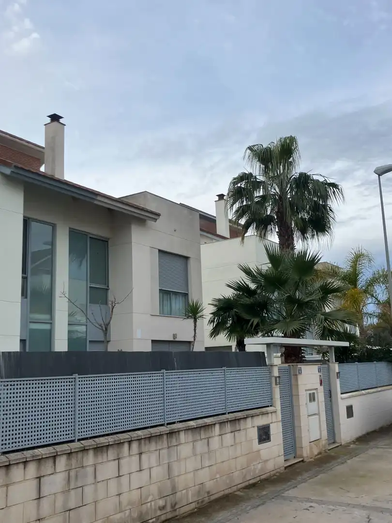Xalet amb piscina en venda a Carrer Riu Cervol 8, imagen 2