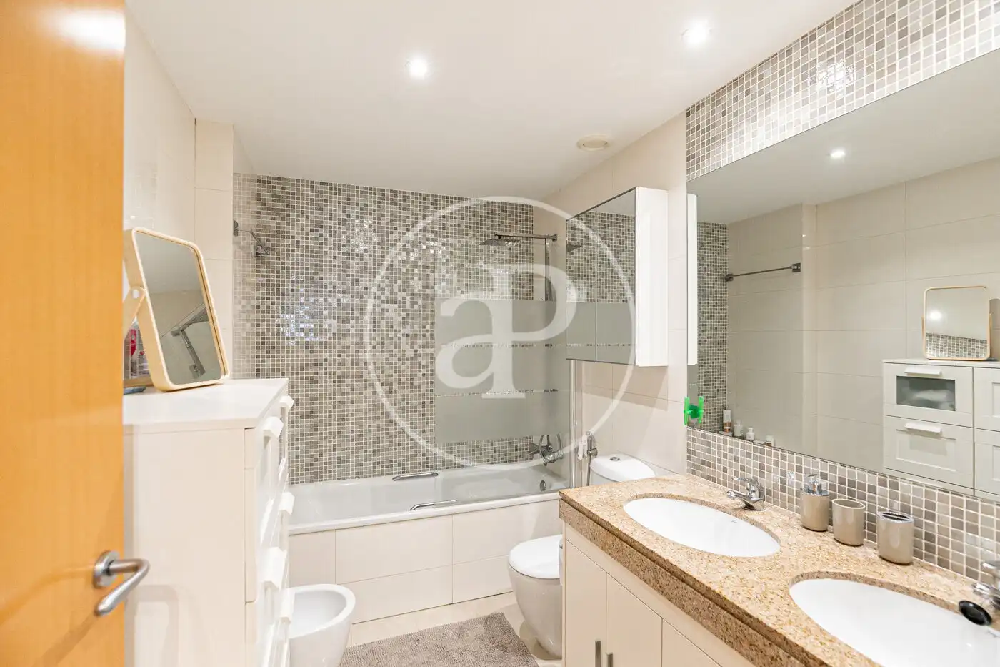 Bathroom of Flat for rent in Badalona  with Air Conditioner, Heating and Terrace