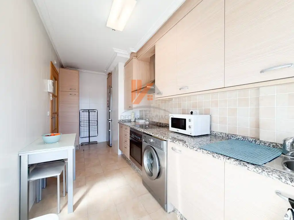 Cocina de Piso en venta en Santiago de Compostela  con Terraza, Amueblado y Horno