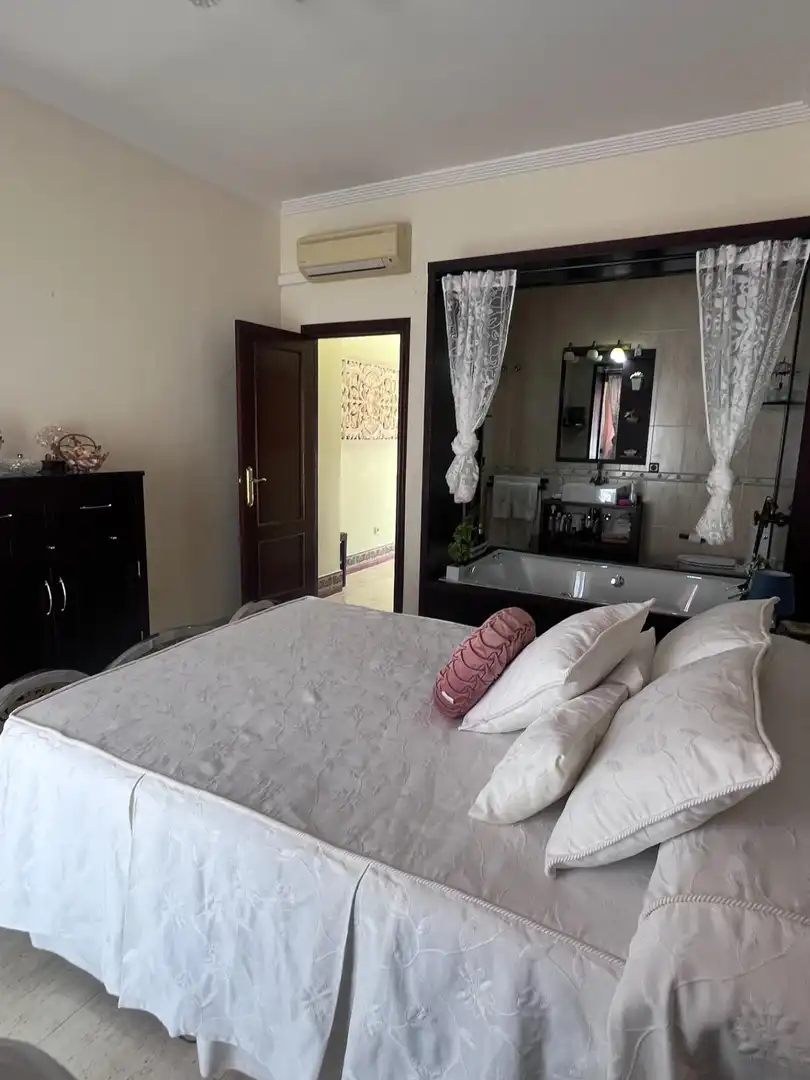 Dormitori de Casa o xalet en venda en Mairena del Alcor
