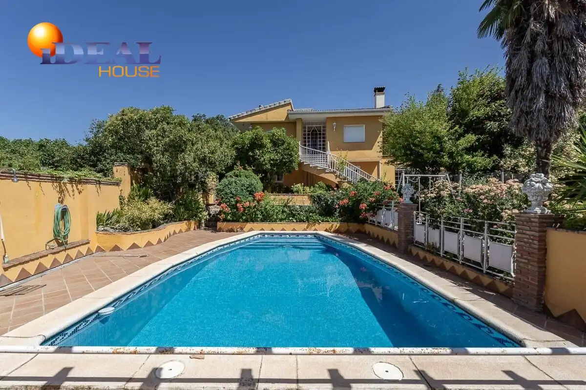 Chalet con terraza en venta en Alfacar